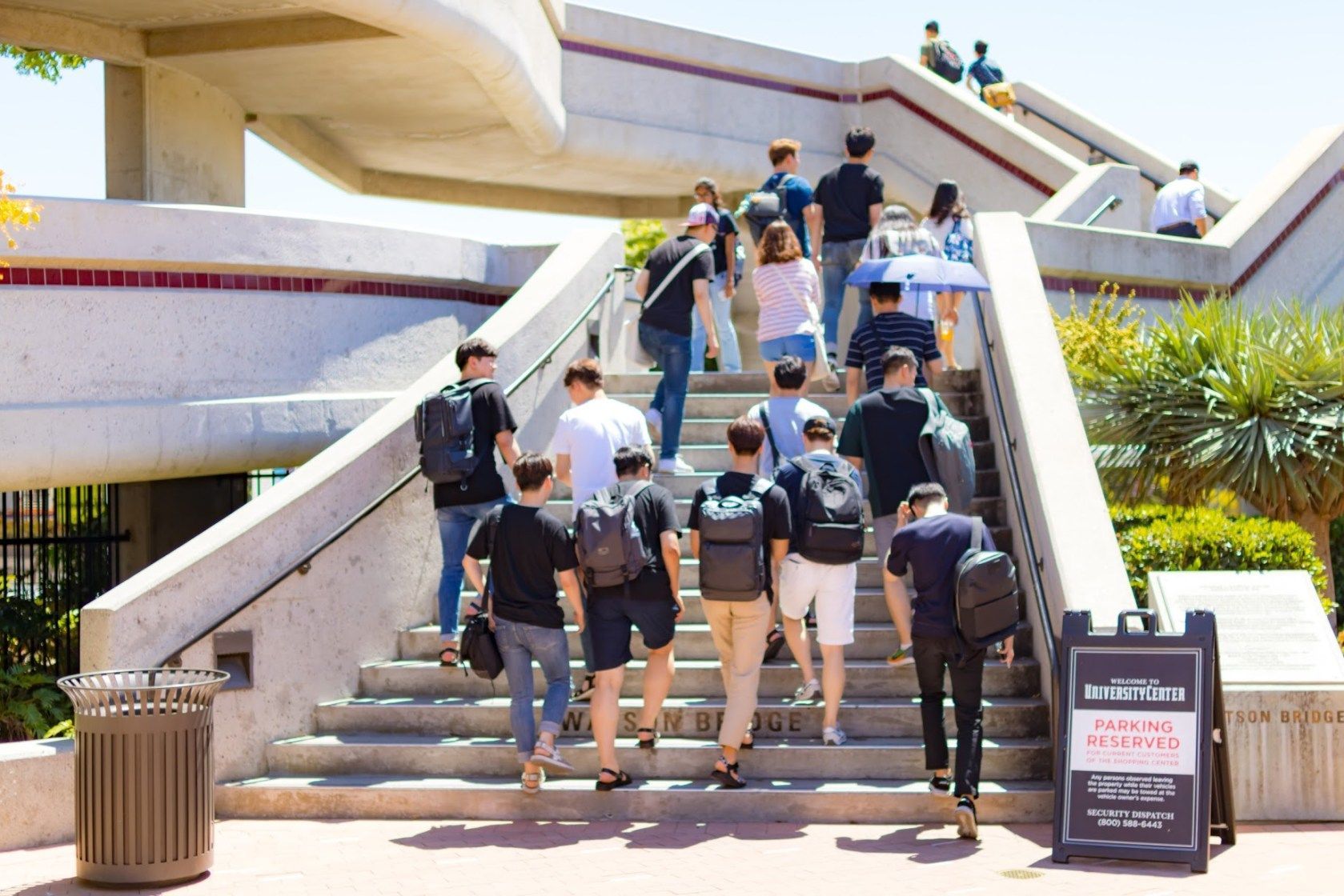 UCI 캠퍼스 내 육교