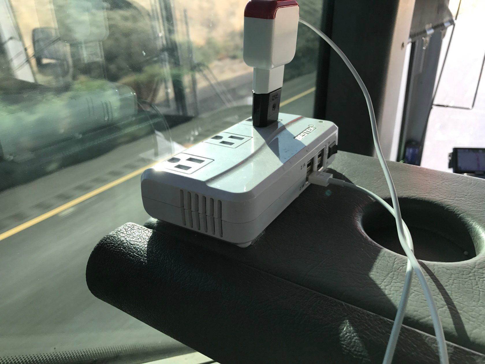 버스 내 110v 소켓